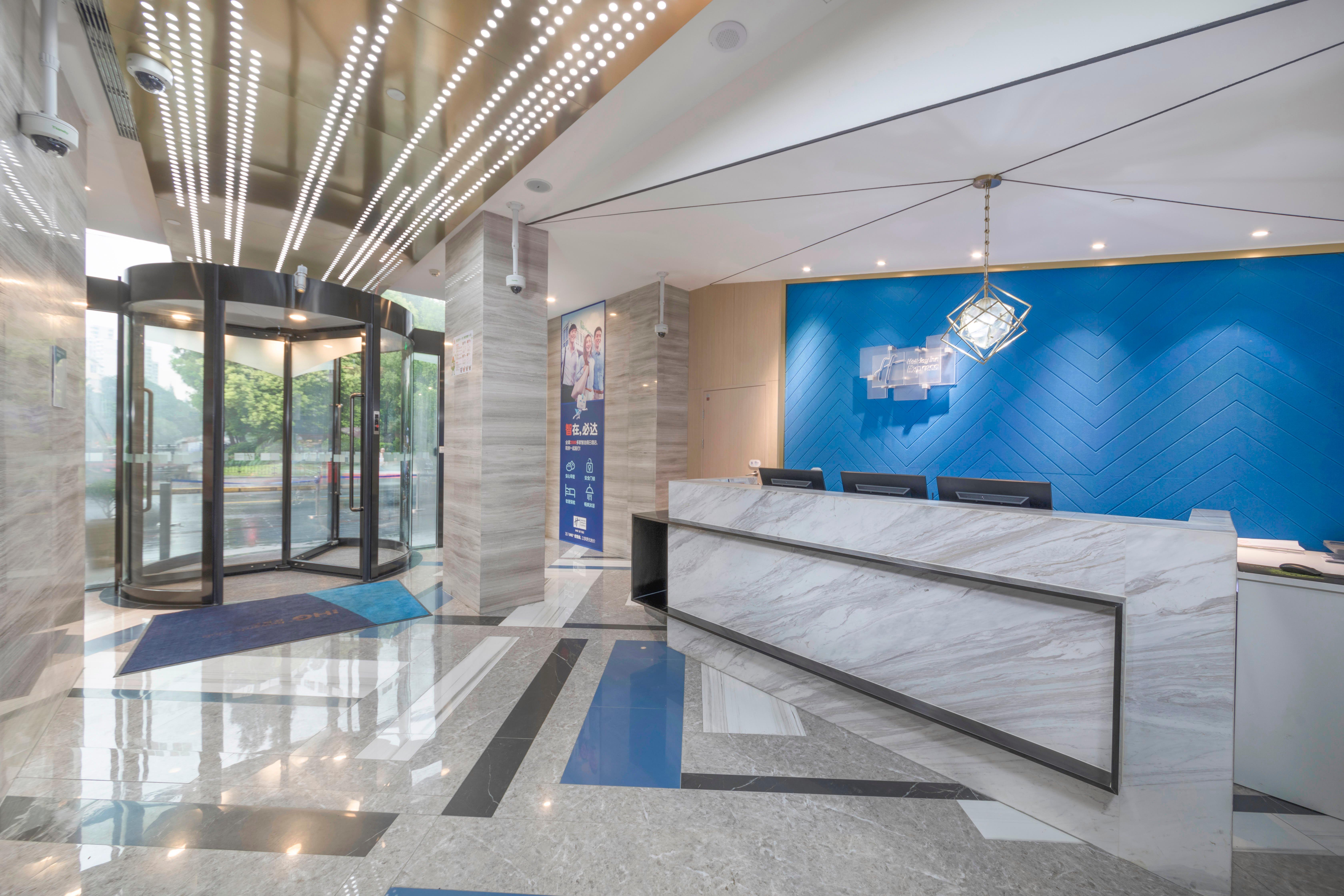Holiday Inn Express Shanghai Gubei, an IHG Hotel Bagian luar foto