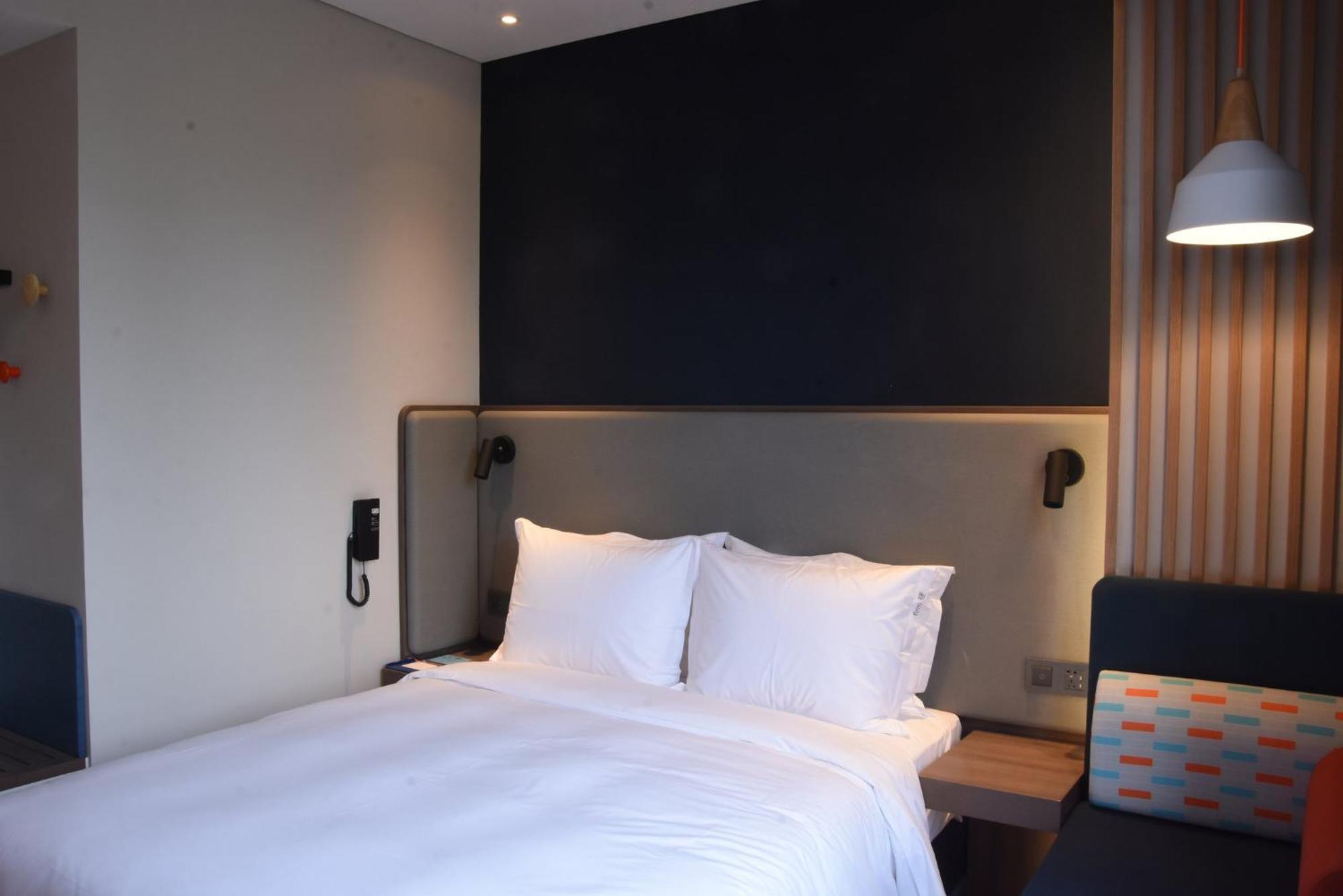 Holiday Inn Express Shanghai Gubei, an IHG Hotel Bagian luar foto